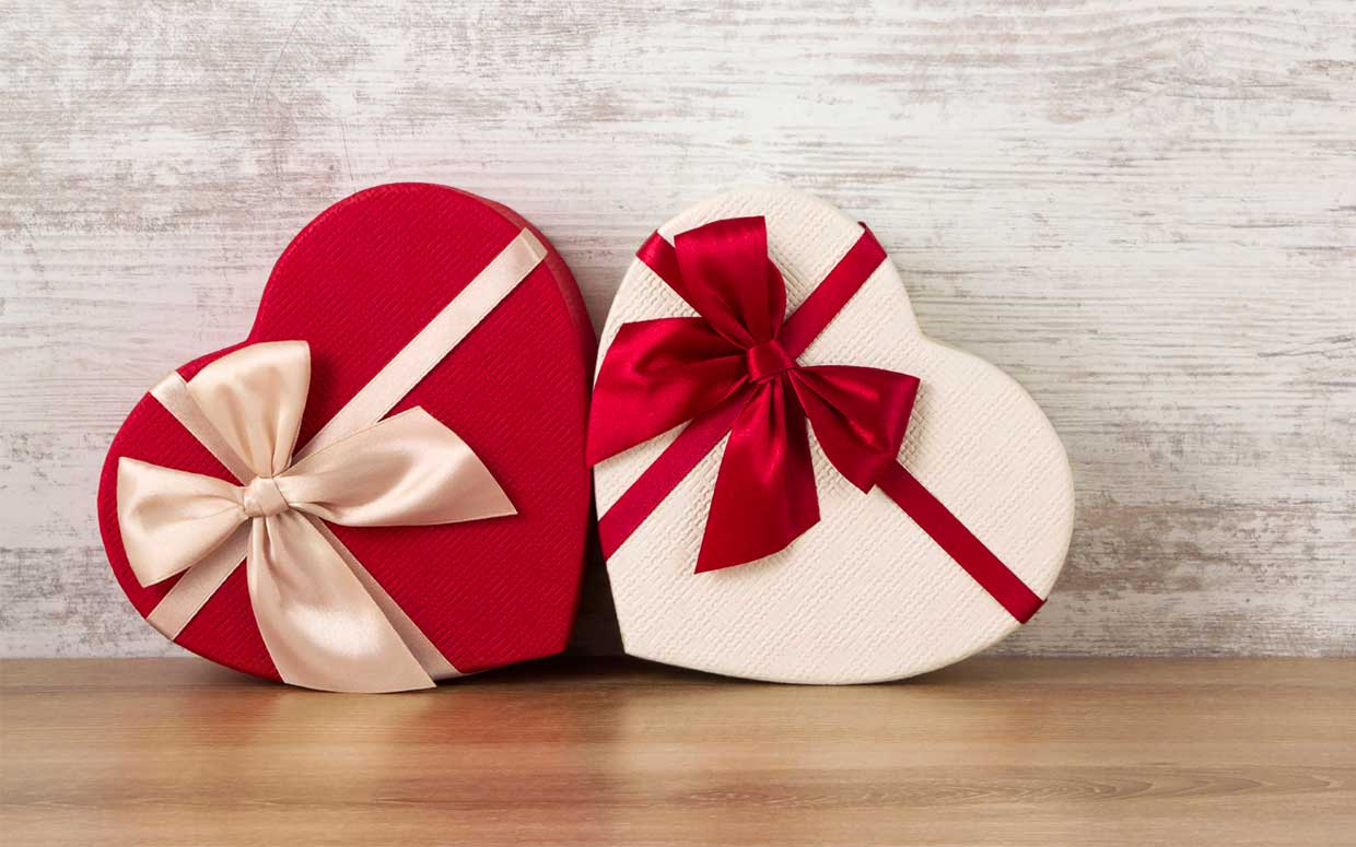 7 Valentines Day Gifts for Boyfriend - Assignment Help